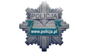 Grafika komputerowa. Policyjna gwiazda ośmioramienna, koloru srebrnego. W górnej części napis POLICJA, poniżej na wstędze koloru zielonego adres strony www.policja.pl