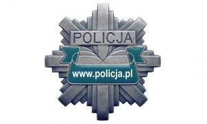 Grafika komputerowa. Policyjna gwiazda ośmioramienna, koloru srebrnego. W górnej części napis POLICJA, poniżej na wstędze koloru zielonego adres strony www.policja.pl
