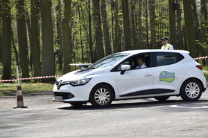 Zdjęcie kolorowe,samochód używany podczas  rozgrywek XXIV Ogólnopolskiego Młodzieżowego Turnieju Motoryzacyjnego.