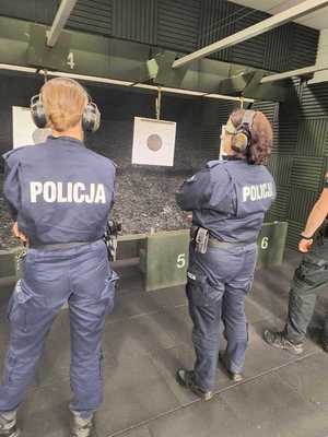 zdjęcie kolorowe, na zdjęciu uczestniczki zawodów strzelecki