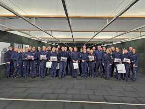 kolorowe zdjęcie, na zdjęciu policjantki biorące udział w zawodach